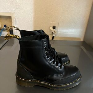 Dr. Martens size 7M/8.5W lightly worn